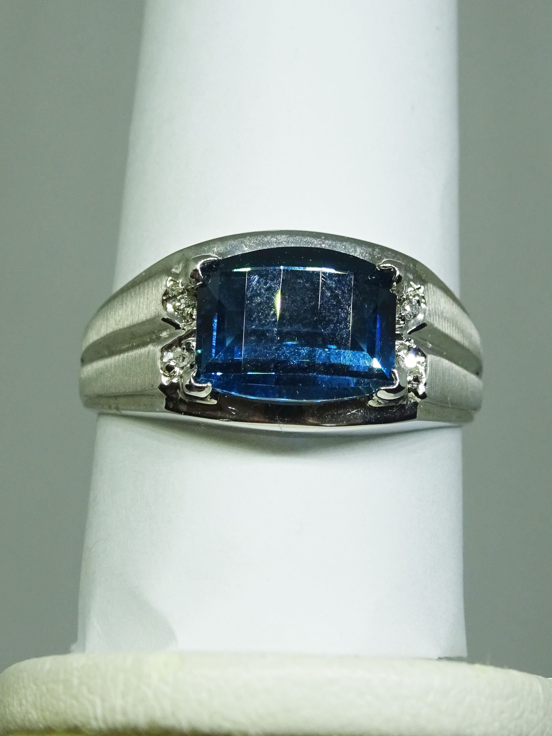 Mens Diamond & London Blue Topaz Barrel-Cut 10k White Gold Ring Size 12